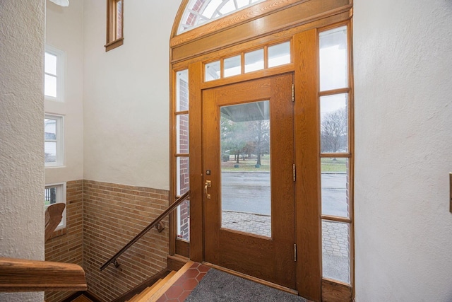 108 W Main St, Glenford, OH 43739 - foyer featuring a towering ceiling