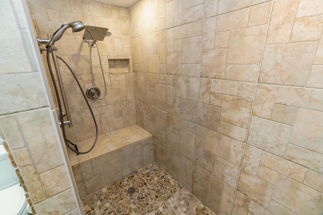bathroom featuring tiled shower
