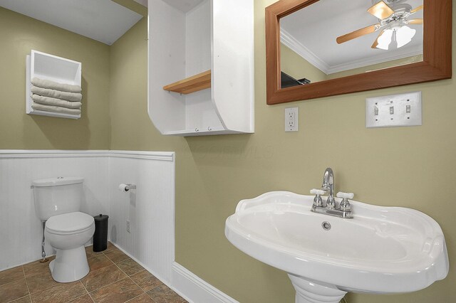 19643 Big Pine Rd, Laurelville, OH 43135 - half bath with a wainscoted wall, toilet, ornamental molding, a ceiling fan, and a sink