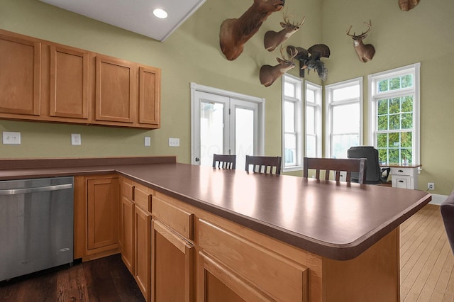 19643 Big Pine Rd, Laurelville, OH 43135 - kitchen with dark countertops, dark wood-type flooring, dishwasher, and a peninsula