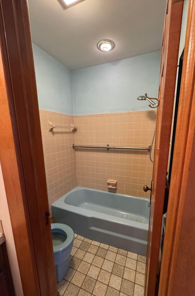 4175 Reynoldsburg Baltimore Rd NW, Baltimore, OH 43105 - bathroom with tile walls, tile patterned floors, and toilet