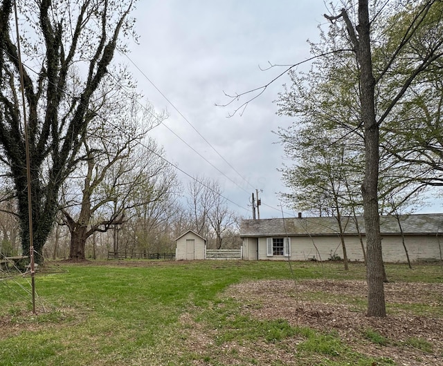 4175 Reynoldsburg Baltimore Rd NW, Baltimore, OH 43105 - view of yard featuring an outdoor structure and a shed