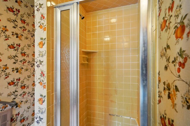 4175 Reynoldsburg Baltimore Rd NW, Baltimore, OH 43105 - bathroom with wallpapered walls and a stall shower