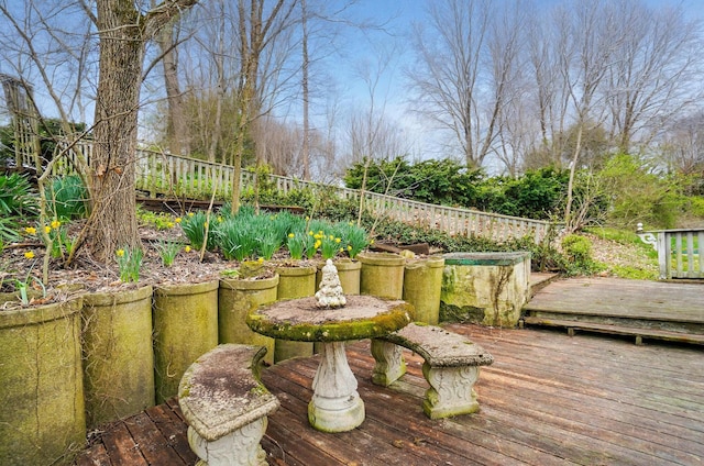 4175 Reynoldsburg Baltimore Rd NW, Baltimore, OH 43105 - deck featuring fence