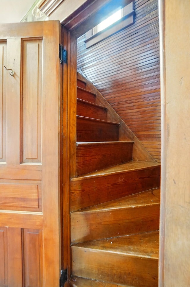 4175 Reynoldsburg Baltimore Rd NW, Baltimore, OH 43105 - stairway featuring lofted ceiling