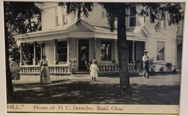4175 Reynoldsburg Baltimore Rd NW, Baltimore, OH 43105 - farmhouse inspired home featuring a porch