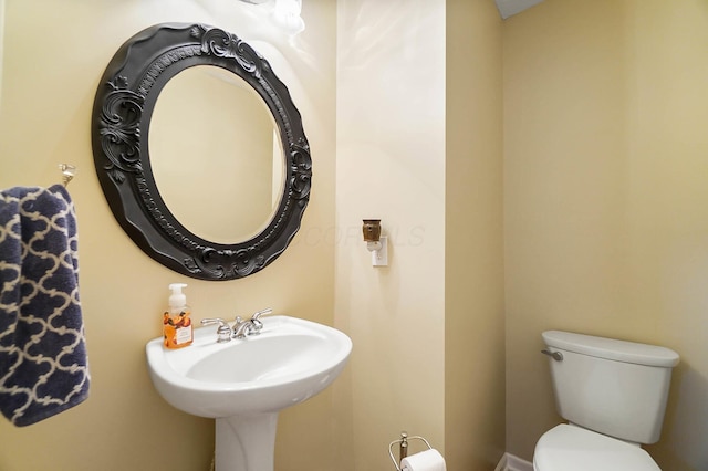 bathroom featuring toilet and a sink