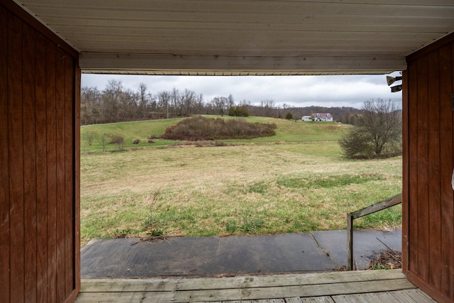 view of yard featuring a rural view