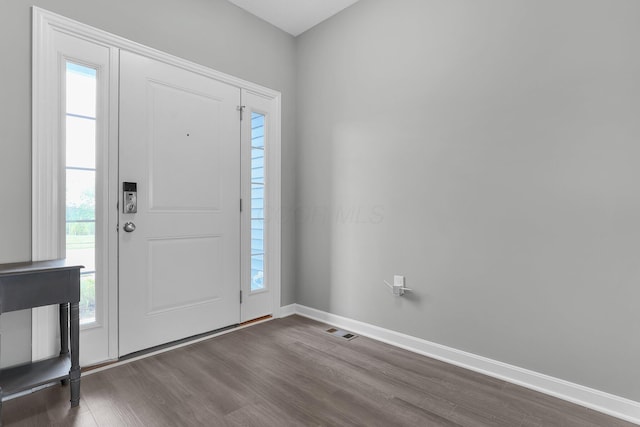 7 Erin Hills Rd, Commercial Point, OH 43116 - foyer with dark wood-style floors and baseboards