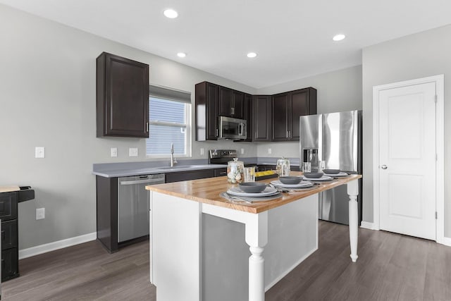 7 Erin Hills Rd, Commercial Point, OH 43116 - kitchen with stainless steel appliances, a sink, dark wood-style flooring, a center island, and recessed lighting