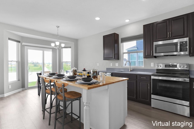 7 Erin Hills Rd, Commercial Point, OH 43116 - kitchen featuring appliances with stainless steel finishes, a sink, wood counters, a breakfast bar area, and recessed lighting