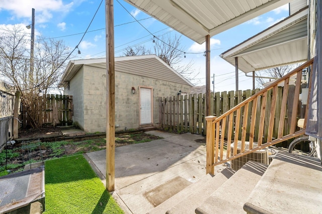 1542 S 4th St, Columbus, OH 43207 - view of patio / terrace featuring fence