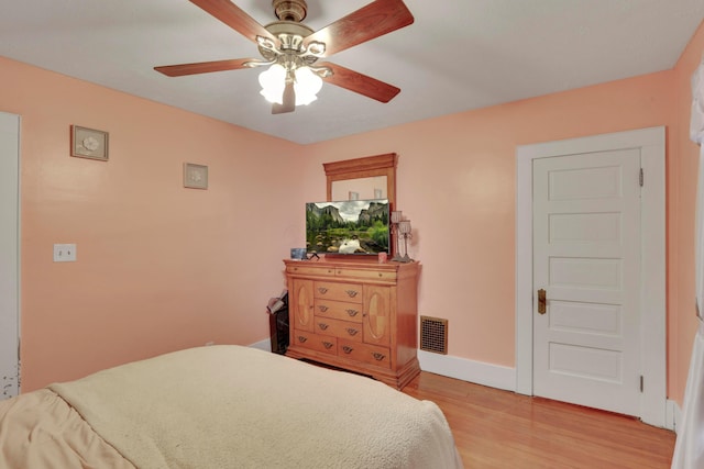 123 Campbell St, Delaware, OH 43015 - bedroom featuring a ceiling fan, light wood-style flooring, baseboards, and visible vents