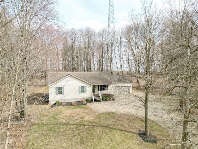 view of front of home featuring a front yard