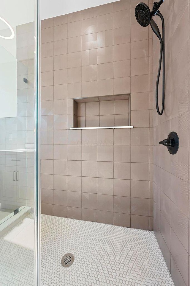 full bathroom featuring a shower stall