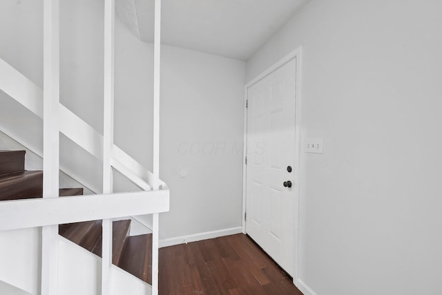 5692 Great Hall Ct, Columbus, OH 43231 - entrance foyer with wood finished floors, stairs, and baseboards
