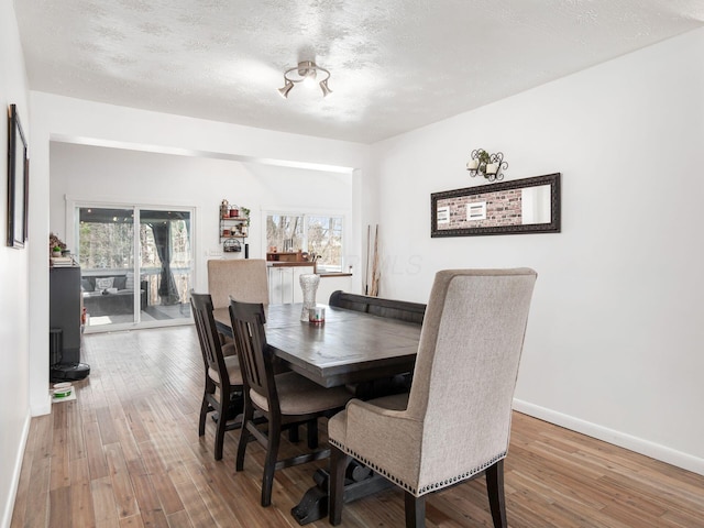 2600 Seneca Dr, London, OH 43140 - dining space featuring baseboards, wood finished floors, and a textured ceiling
