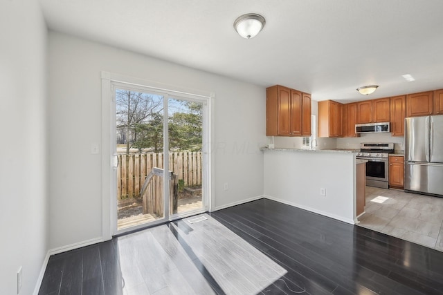 1143 Green Knoll Dr, Westerville, OH 43081 - kitchen with baseboards, light countertops, wood finished floors, and stainless steel appliances