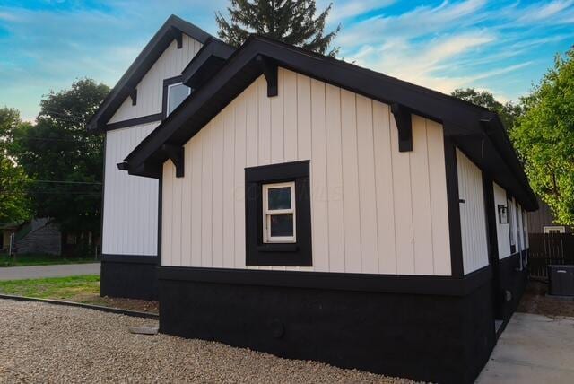 16786 Main St, Williamsport, OH 43164 - view of side of home with a central air condition unit