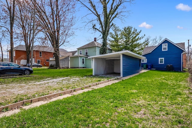 view of yard featuring a carport