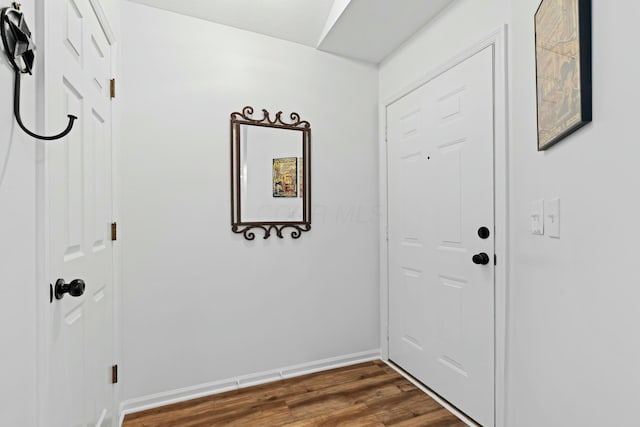 508 Straiton Sq, Westerville, OH 43082 - interior space with dark wood-style flooring and baseboards