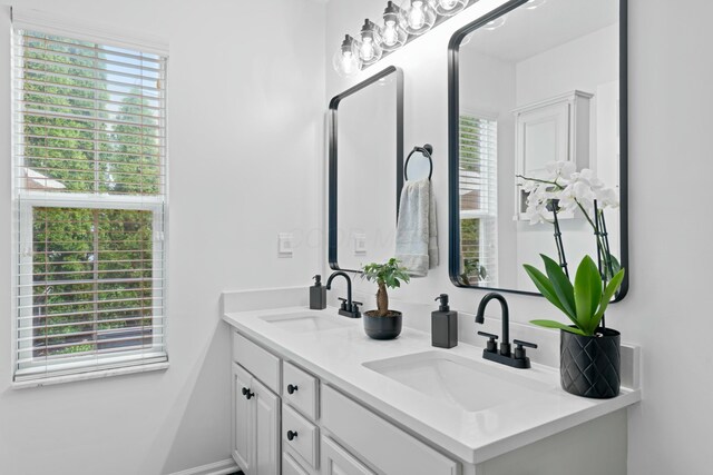 508 Straiton Sq, Westerville, OH 43082 - full bath with a sink and double vanity