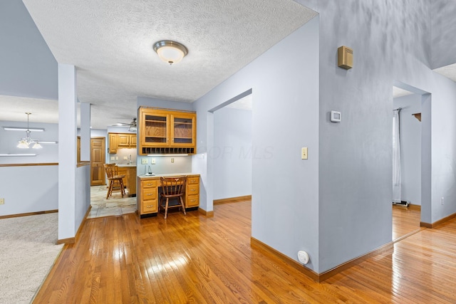 2816 Quail Run Ct, Mansfield, OH 44904 - bar area with light wood-style flooring, ceiling fan, and a textured ceiling