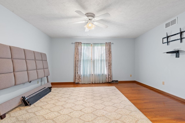 2816 Quail Run Ct, Mansfield, OH 44904 - unfurnished room featuring wood finished floors, a ceiling fan, and a textured ceiling