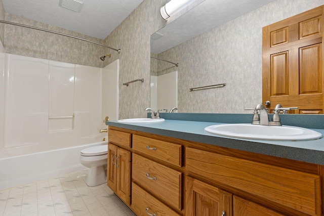2816 Quail Run Ct, Mansfield, OH 44904 - bathroom with washtub / shower combination, double vanity, wallpapered walls, and a textured ceiling