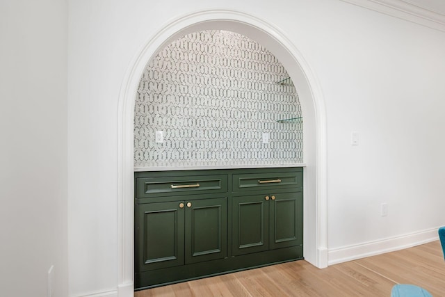 2252 Club Rd, Upper Arlington, OH 43221 - interior details with wood finished floors and baseboards