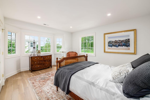 2252 Club Rd, Upper Arlington, OH 43221 - bedroom with recessed lighting, light wood-style floors, visible vents, and baseboards