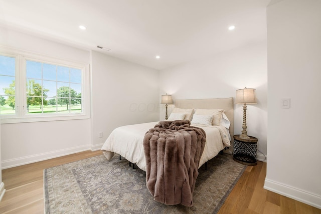 2252 Club Rd, Upper Arlington, OH 43221 - bedroom with baseboards, wood finished floors, visible vents, and recessed lighting