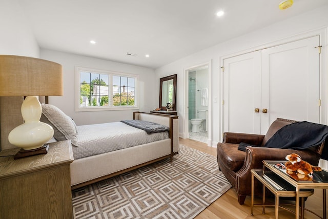 2252 Club Rd, Upper Arlington, OH 43221 - bedroom with light wood-type flooring, visible vents, recessed lighting, a closet, and ensuite bath