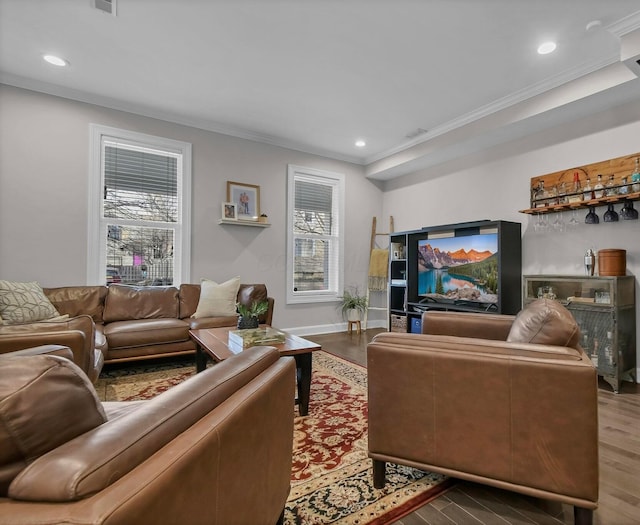 living area featuring recessed lighting, wood finished floors, visible vents, ornamental molding, and baseboards