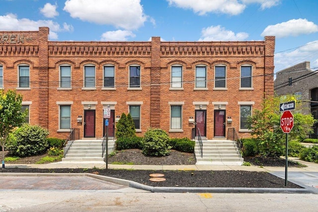 210 Warren St, Columbus, OH 43215 - view of property with brick siding