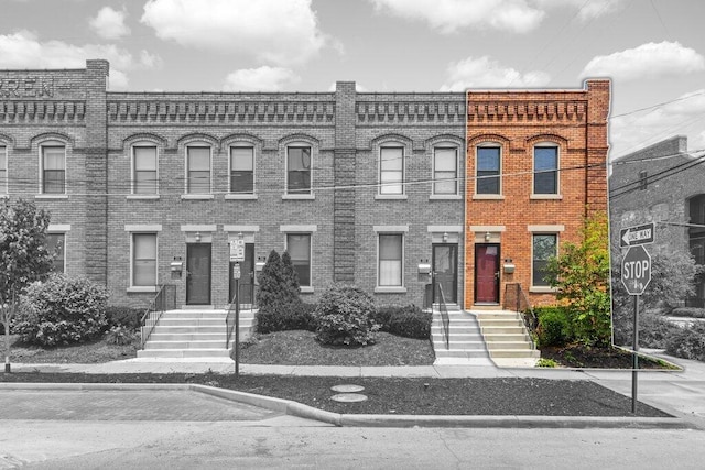 210 Warren St, Columbus, OH 43215 - view of property with brick siding