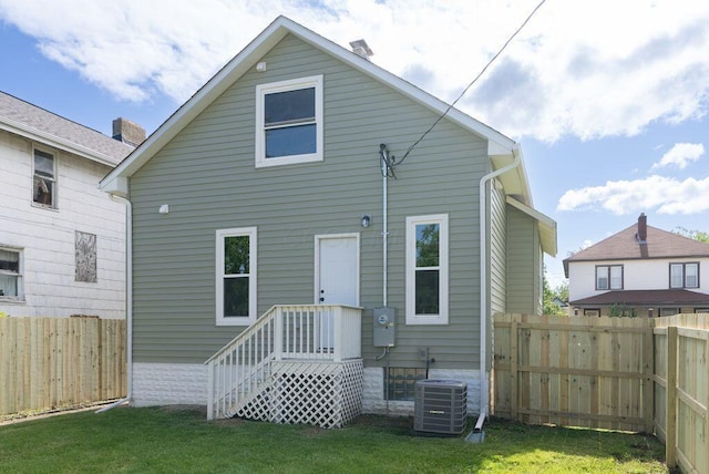 965 Gilbert St, Columbus, OH 43206 - rear view of house featuring central AC