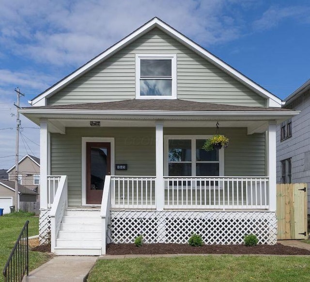 965 Gilbert St, Columbus, OH 43206 - view of front of property featuring a porch