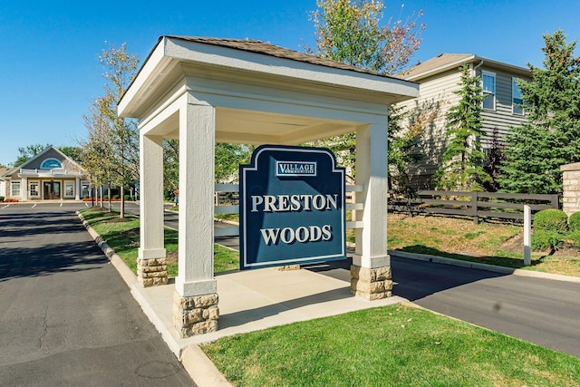 6088 Sowerby Ln, Westerville, OH 43081 - community / neighborhood sign featuring fence