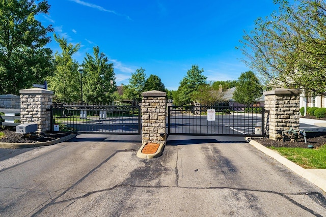 6088 Sowerby Ln, Westerville, OH 43081 - view of gate