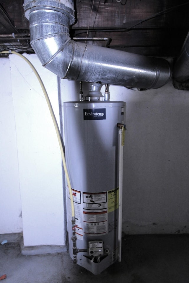 1256 S Champion Ave, Columbus, OH 43206 - utility room featuring water heater