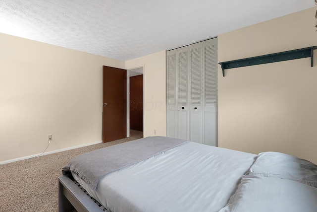 572 Sycamore Dr, Pickerington, OH 43147 - bedroom with carpet flooring, a closet, baseboards, and a textured ceiling