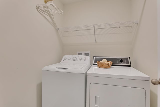 3051 Lamptonridge Dr, Columbus, OH 43232 - washroom featuring washing machine and clothes dryer and laundry area