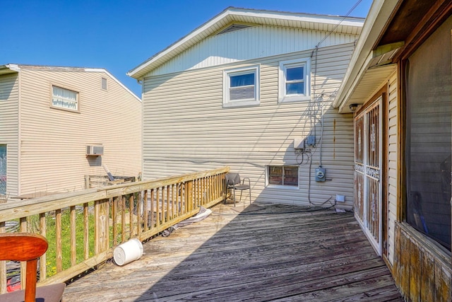 1473 Venice Dr, Columbus, OH 43207 - view of wooden terrace