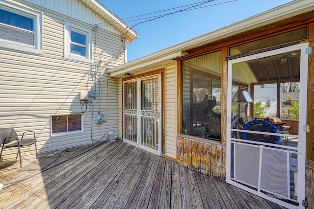 1473 Venice Dr, Columbus, OH 43207 - view of wooden deck