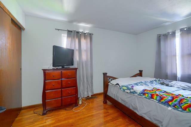 1473 Venice Dr, Columbus, OH 43207 - bedroom featuring hardwood / wood-style flooring, baseboards, and a closet