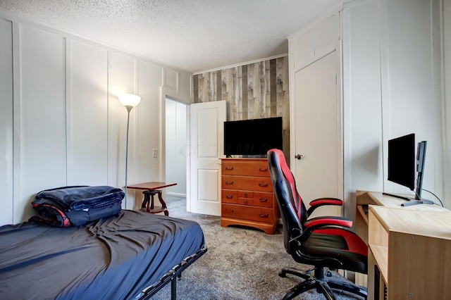 bedroom featuring carpet floors and a textured ceiling