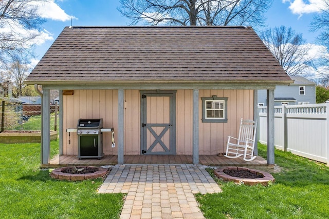 view of outdoor structure with an outbuilding and fence
