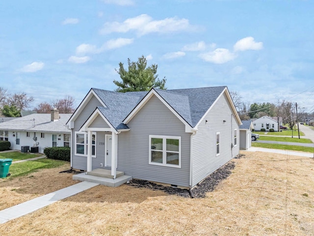 1559 Obetz Ave, Obetz, OH 43207 - view of front facade featuring a front yard and a shingled roof