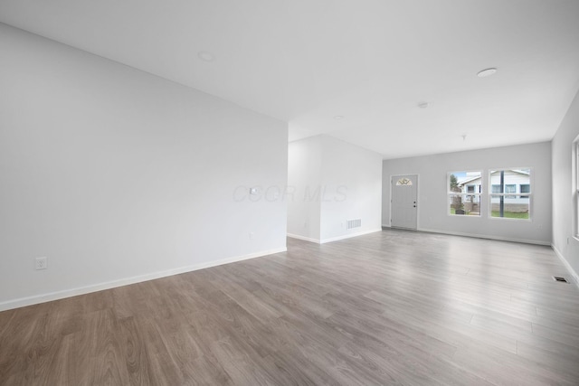1559 Obetz Ave, Obetz, OH 43207 - unfurnished room featuring visible vents, baseboards, and wood finished floors